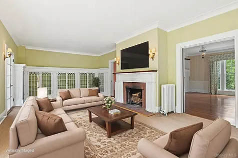 90 Thompson Avenue Babylon NY 11702