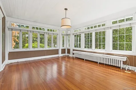 90 Thompson Avenue Babylon NY 11702