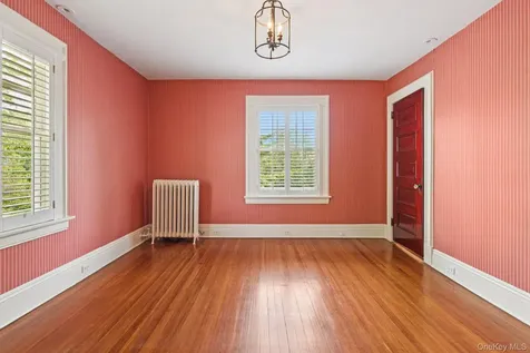 90 Thompson Avenue Babylon NY 11702