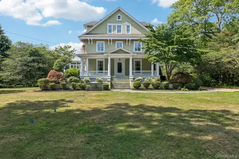 90 Thompson Avenue Babylon NY 11702