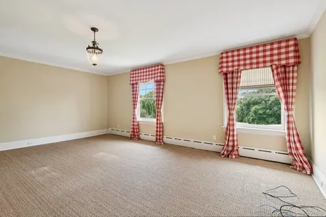 90 Thompson Avenue Babylon NY 11702
