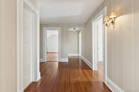90 Thompson Avenue Babylon NY 11702