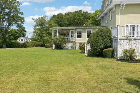 90 Thompson Avenue Babylon NY 11702