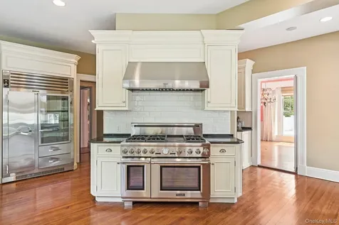 90 Thompson Avenue Babylon NY 11702