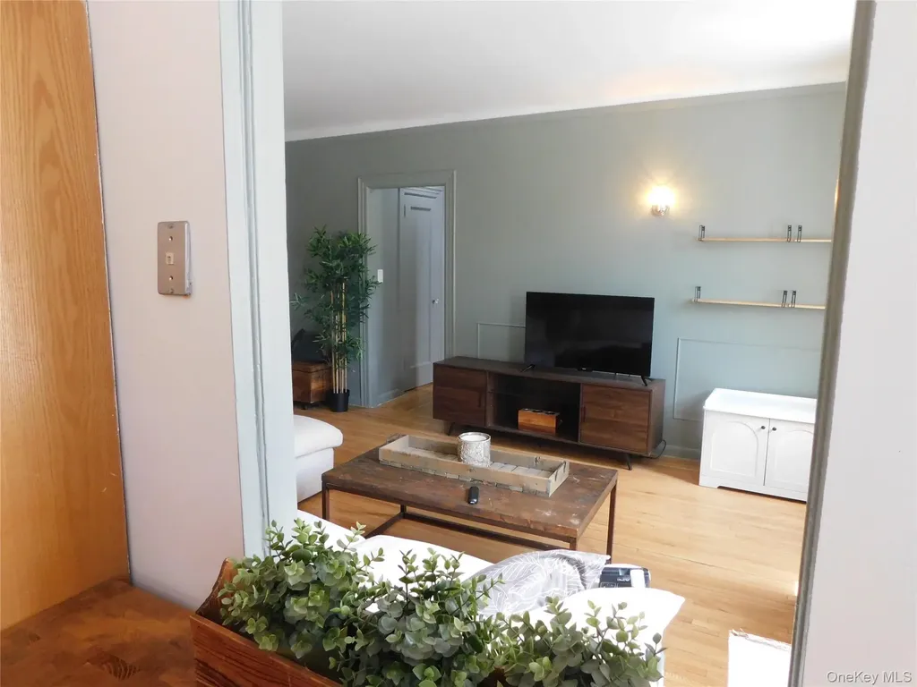 472 Gramatan Avenue Mount Vernon NY 10552