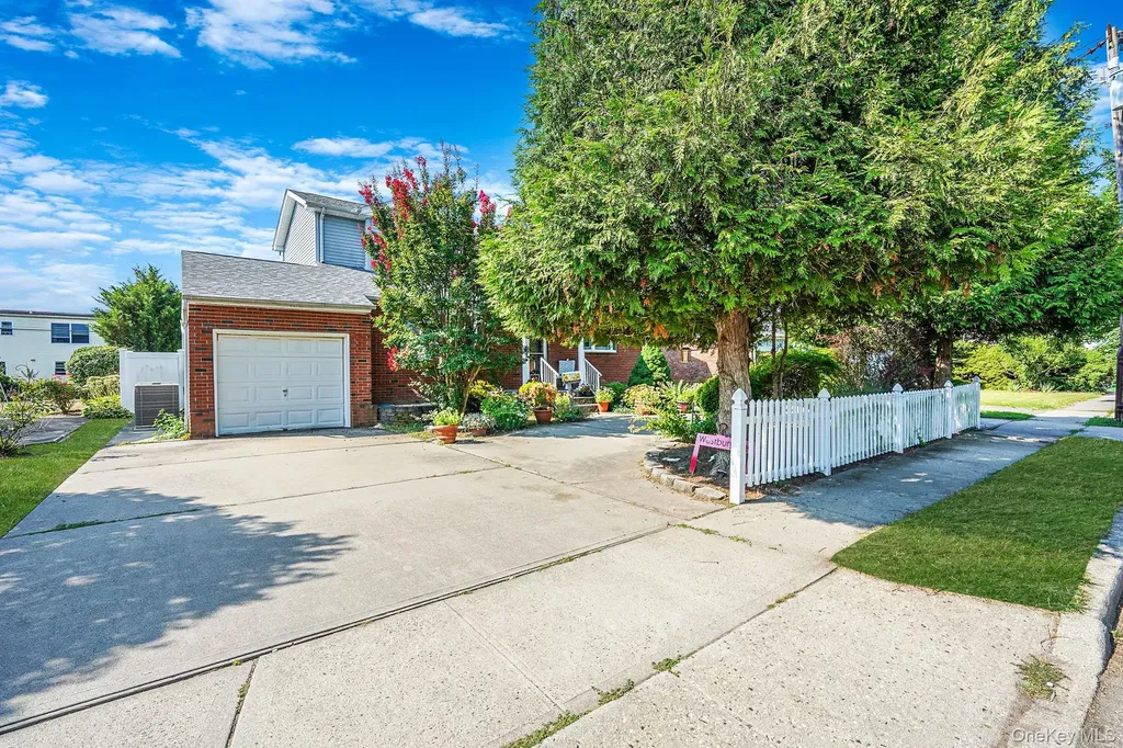 27 Westbury Avenue Plainview NY 11803