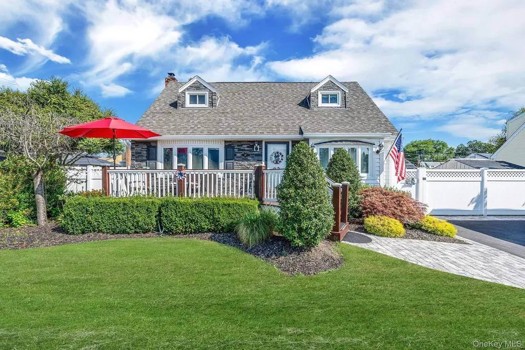 87 Ecker Avenue West Babylon NY 11704