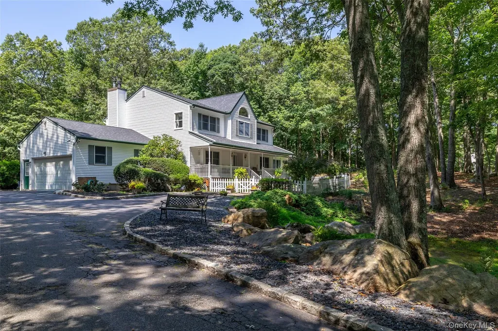 167 Farm Road E Wading River NY 11792