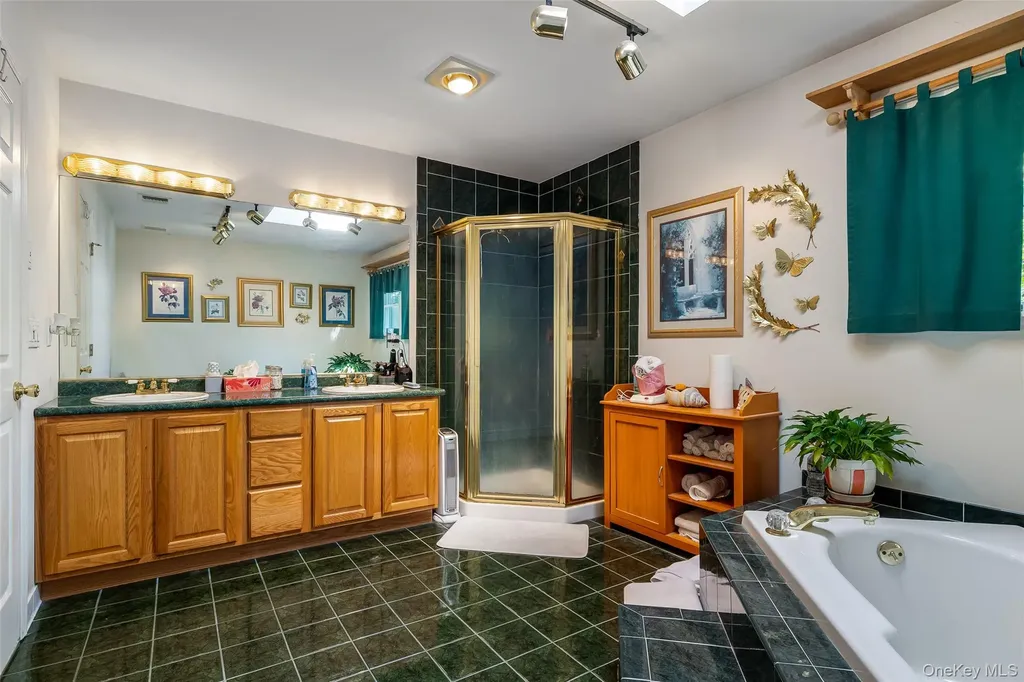167 Farm Road E Wading River NY 11792