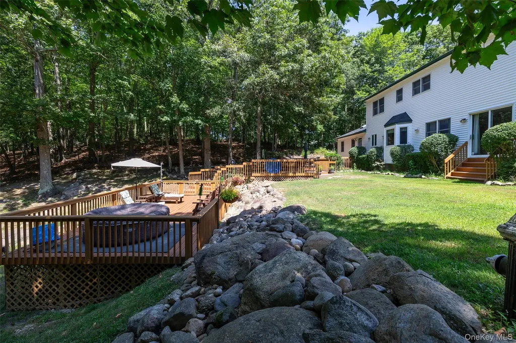 167 Farm Road E Wading River NY 11792