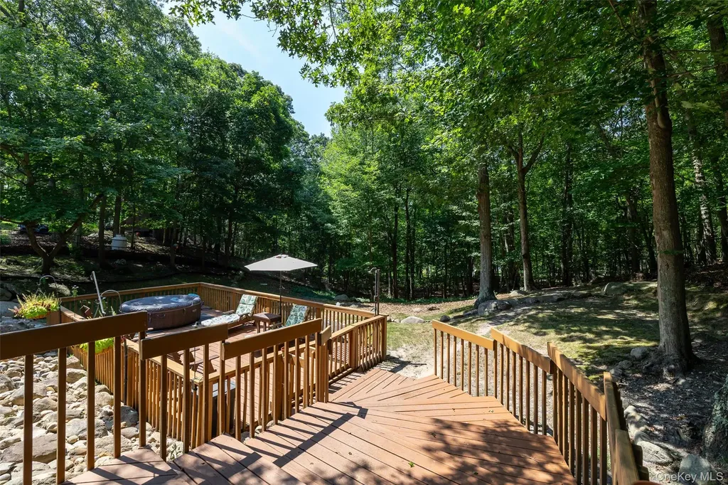 167 Farm Road E Wading River NY 11792