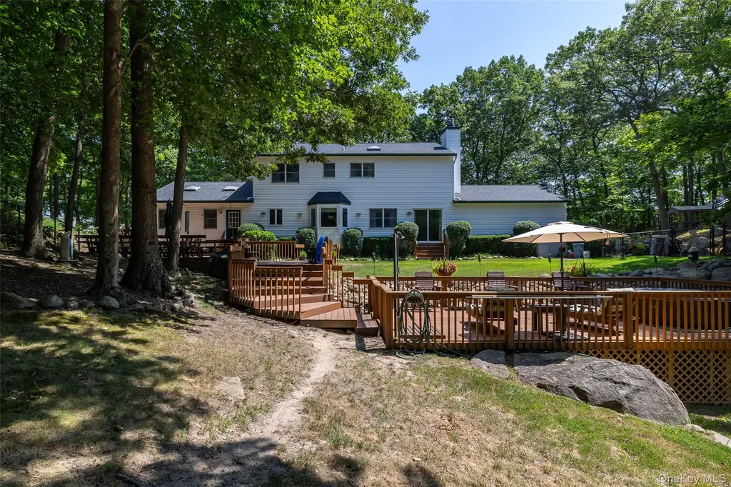 167 Farm Road E Wading River NY 11792