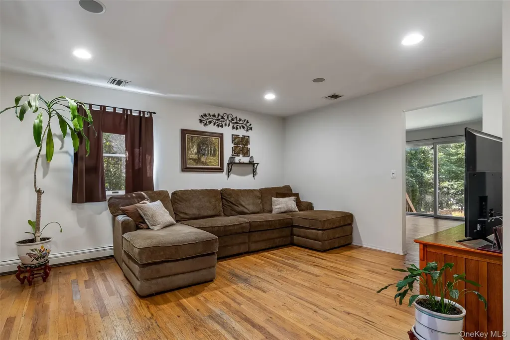 167 Farm Road E Wading River NY 11792