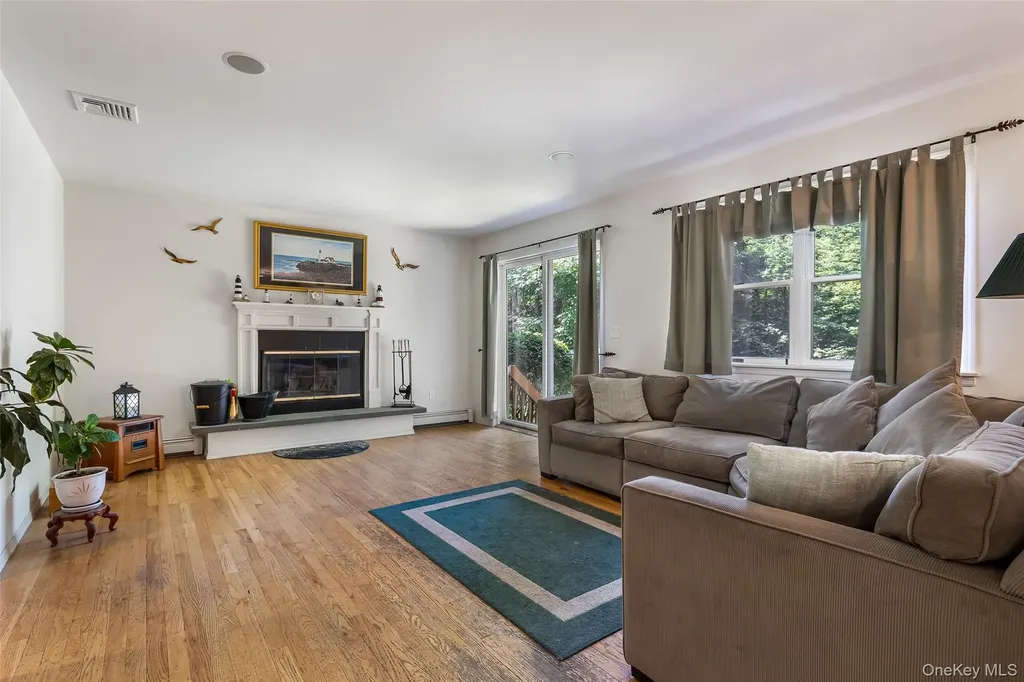 167 Farm Road E Wading River NY 11792