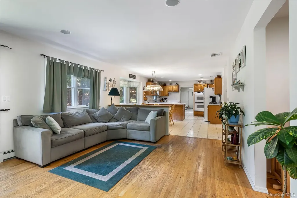 167 Farm Road E Wading River NY 11792