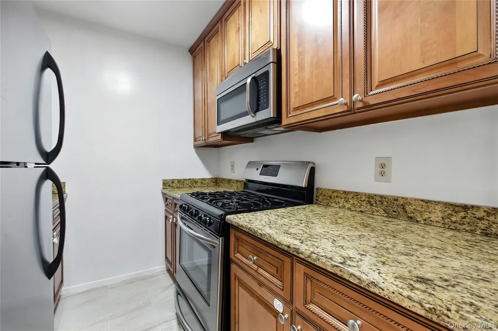665 Thwaites Place Bronx NY 10467