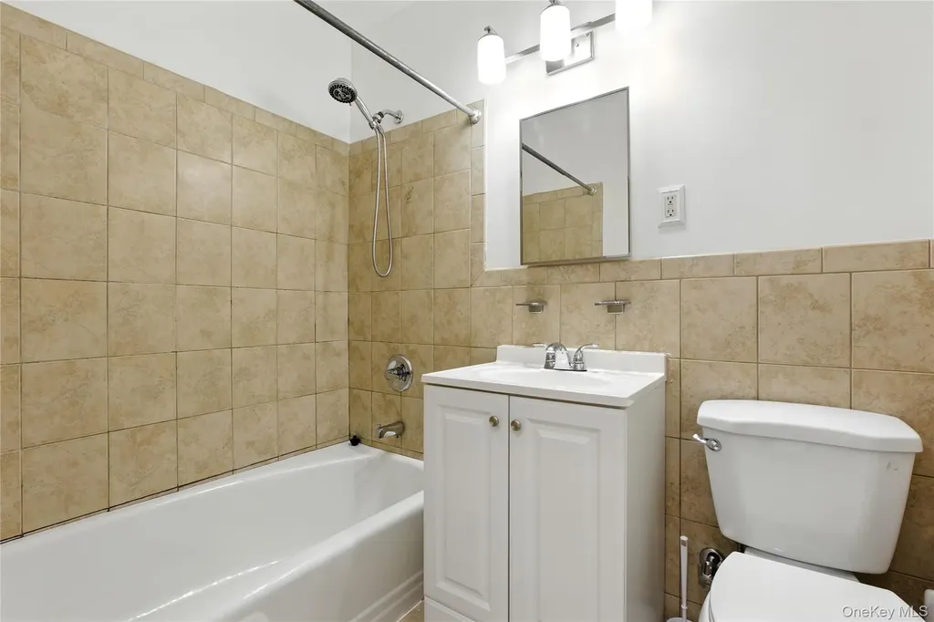 665 Thwaites Place Bronx NY 10467