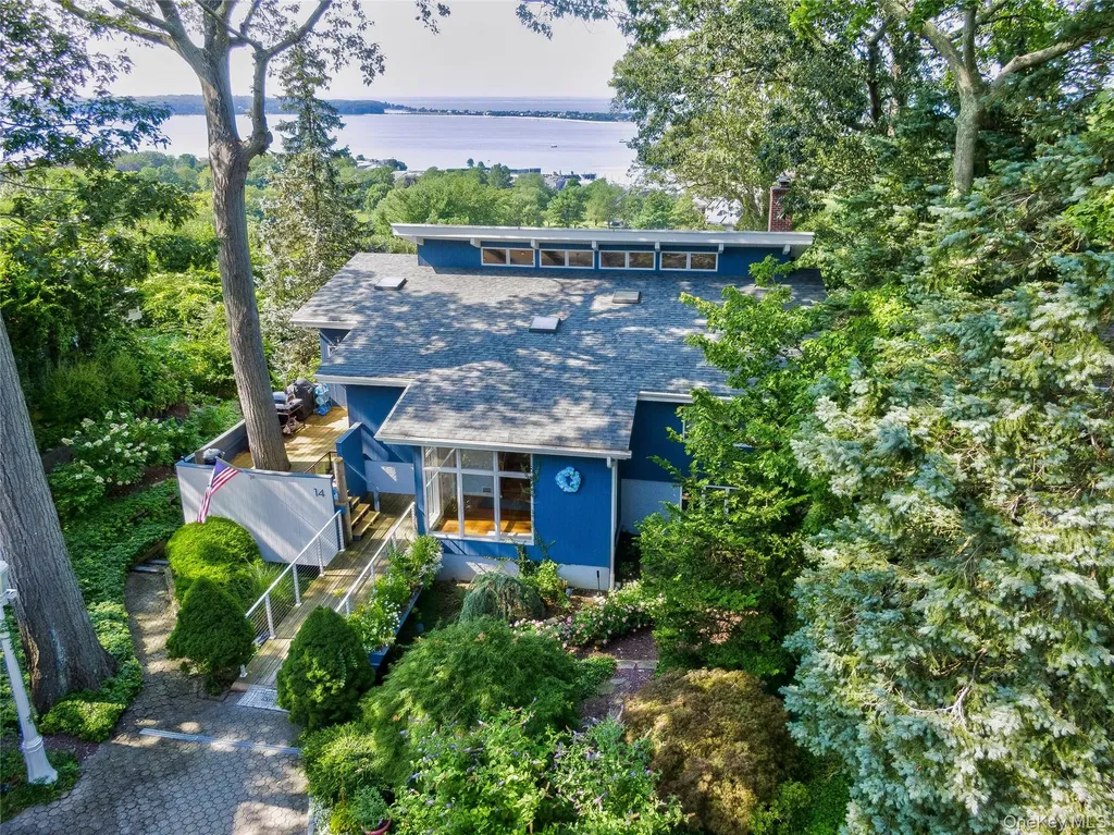14 Mariners Lane Northport NY 11768