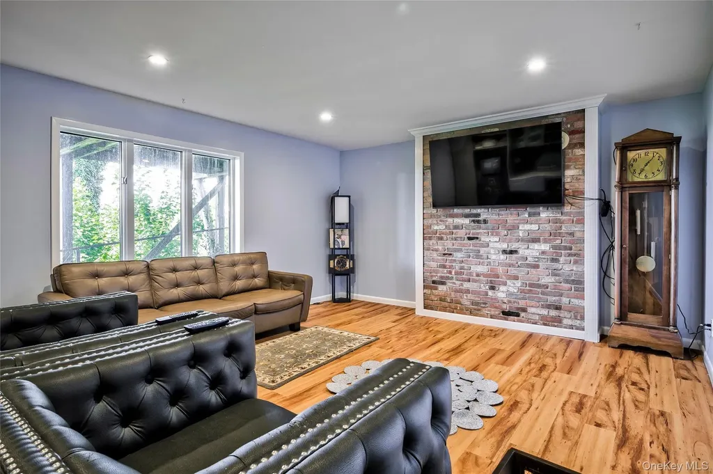 14 Mariners Lane Northport NY 11768