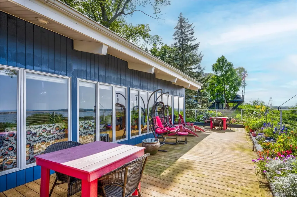 14 Mariners Lane Northport NY 11768