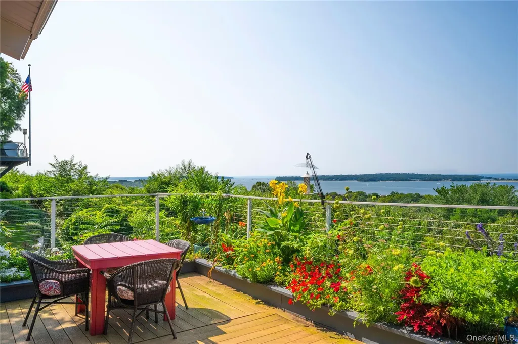 14 Mariners Lane Northport NY 11768