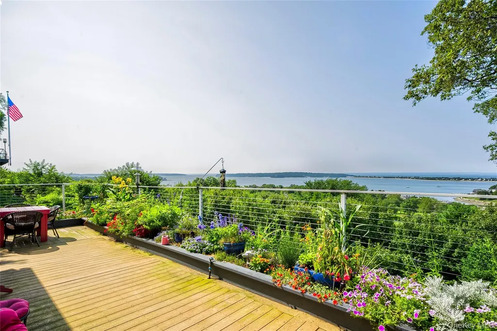 14 Mariners Lane Northport NY 11768