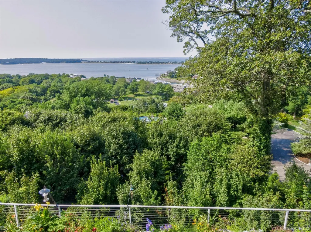 14 Mariners Lane Northport NY 11768