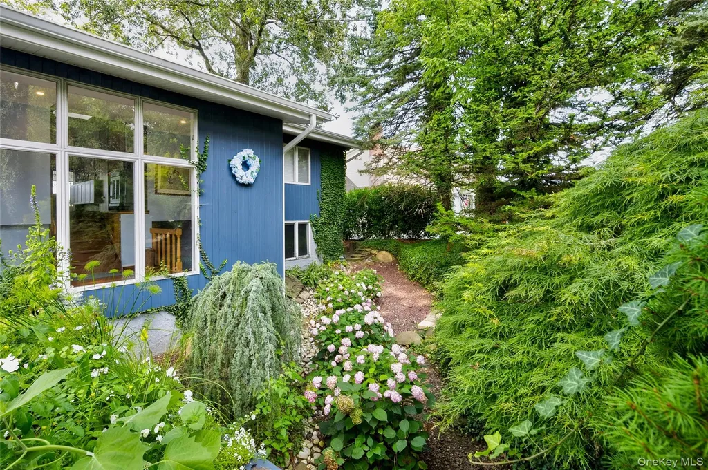 14 Mariners Lane Northport NY 11768