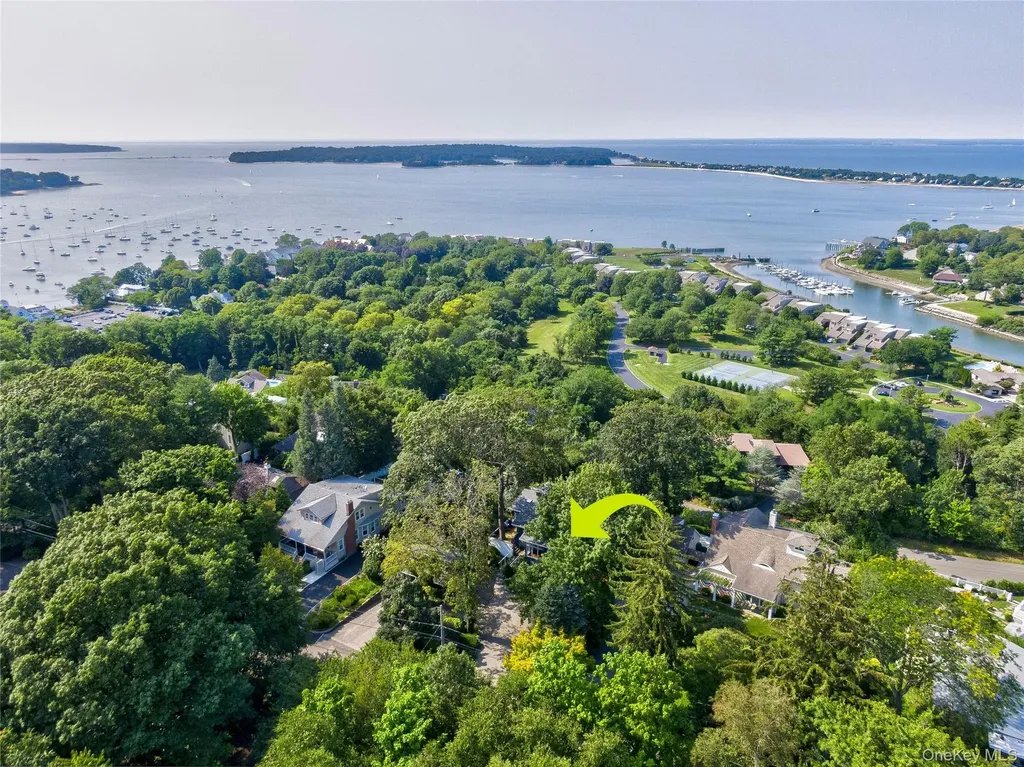 14 Mariners Lane Northport NY 11768