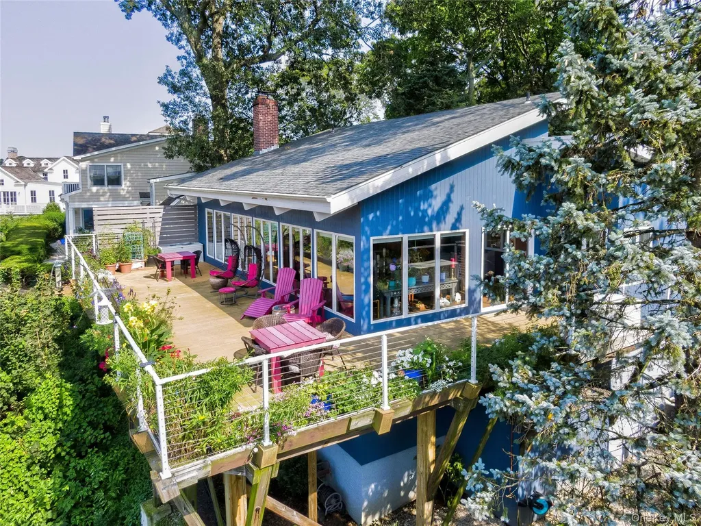 14 Mariners Lane Northport NY 11768