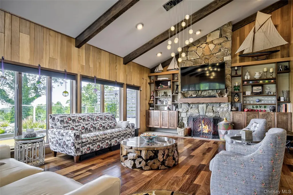 14 Mariners Lane Northport NY 11768