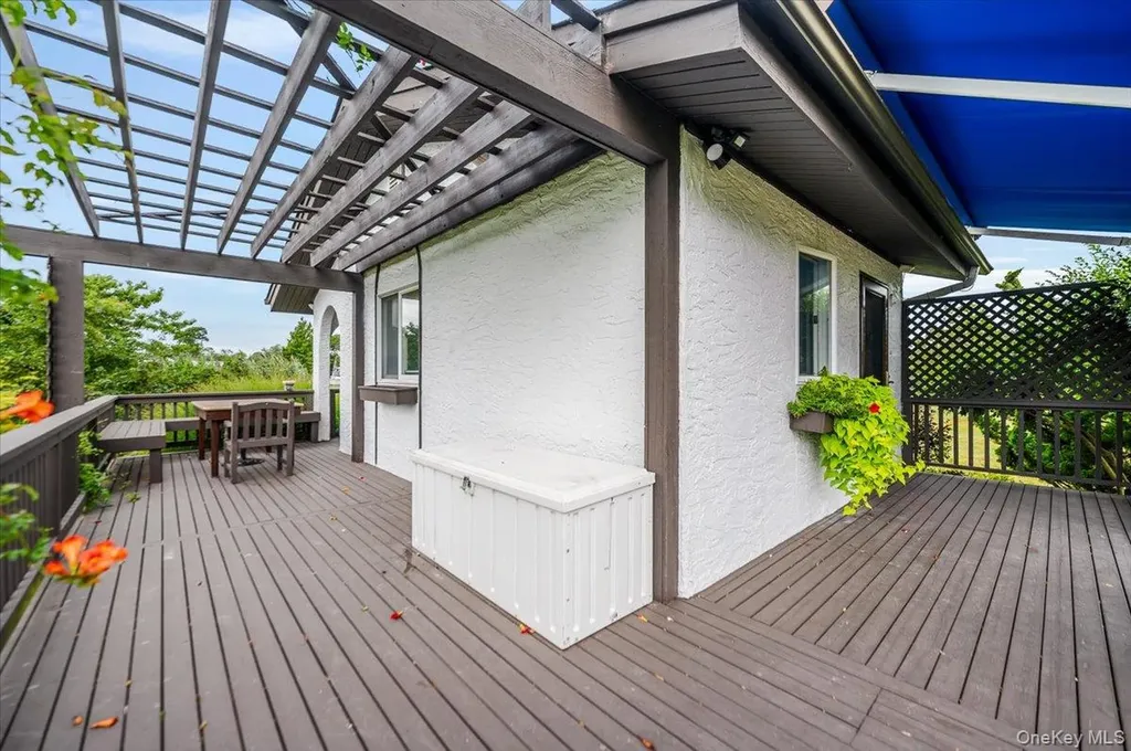 50 Cedar Lane Babylon NY 11702