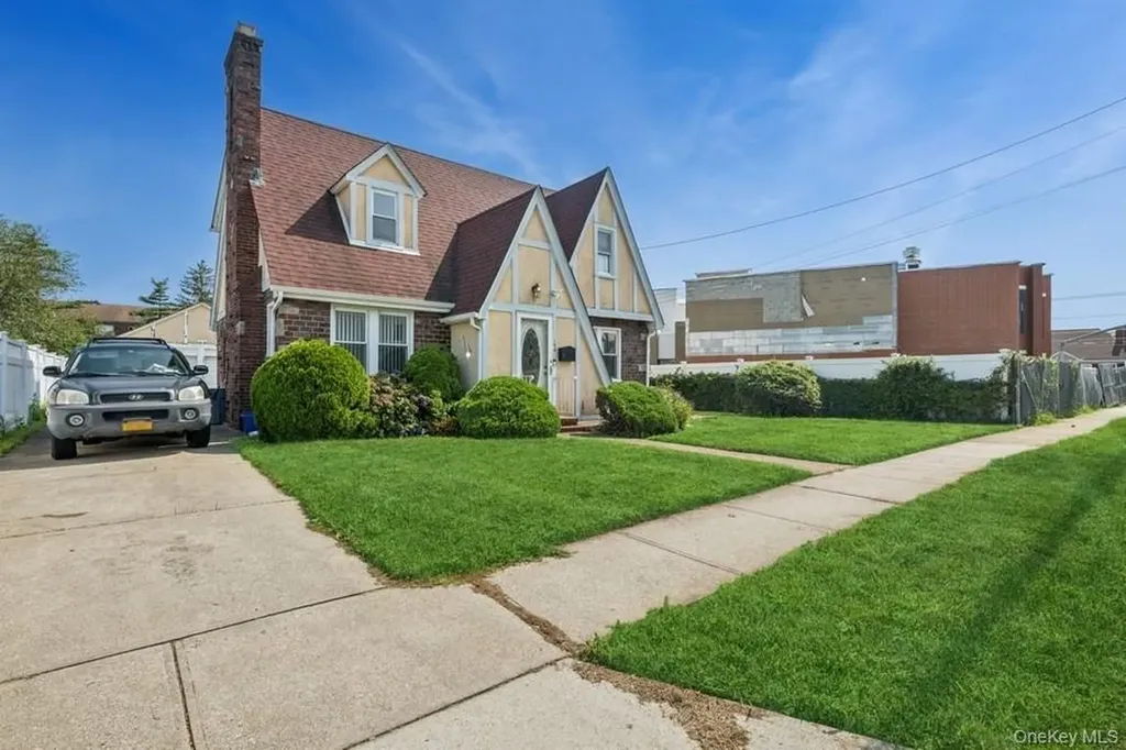 194 Maplewood Avenue Hempstead NY 11550