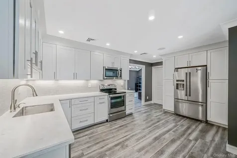 10 Woodbine Street Coram NY 11727