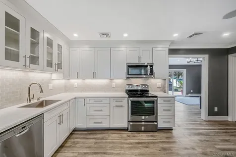 10 Woodbine Street Coram NY 11727