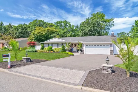 10 Woodbine Street Coram NY 11727