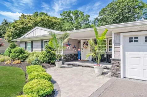 10 Woodbine Street Coram NY 11727