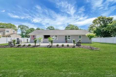 10 Woodbine Street Coram NY 11727