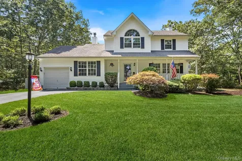 4 Charter Court Manorville NY 11949
