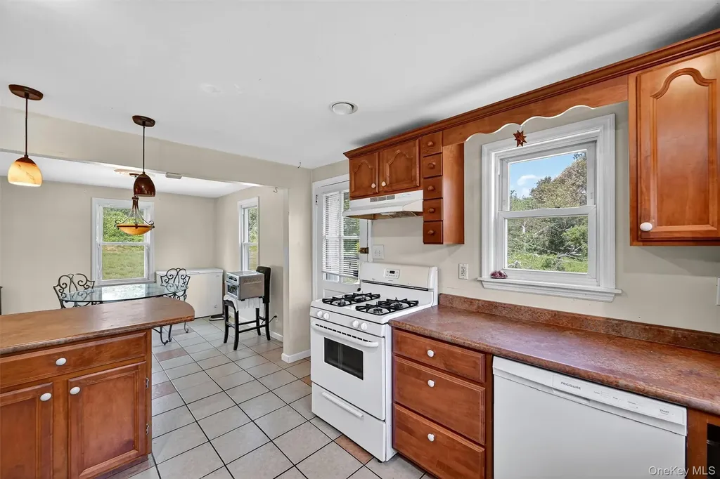 1538 Route 211 W Middletown NY 10940