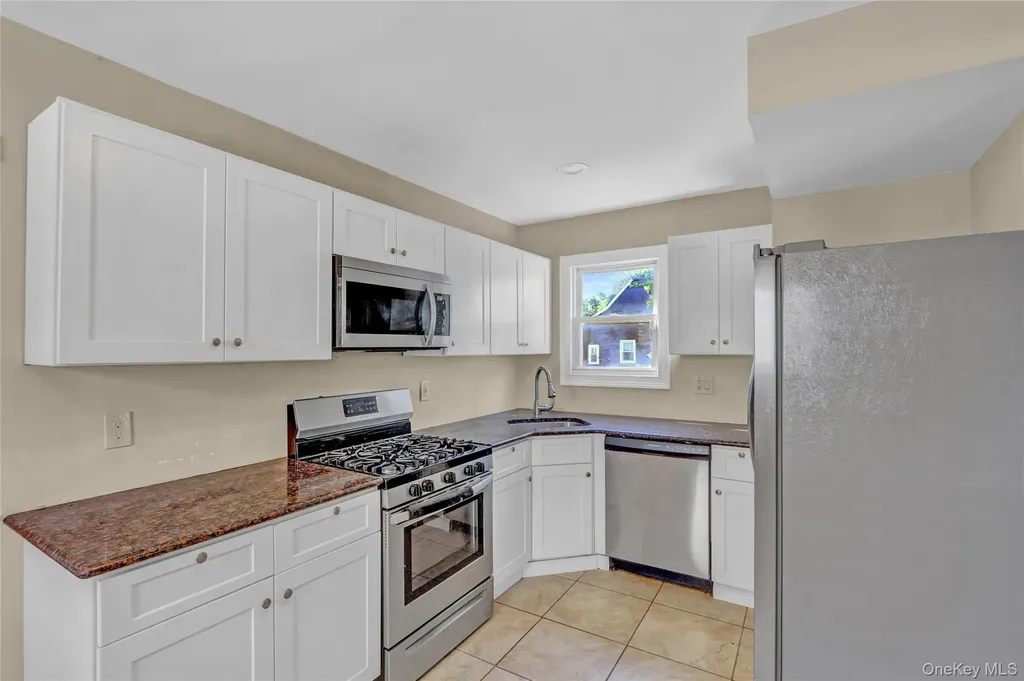 89 Rolling Street Lynbrook NY 11563