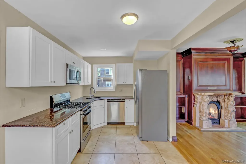 89 Rolling Street Lynbrook NY 11563
