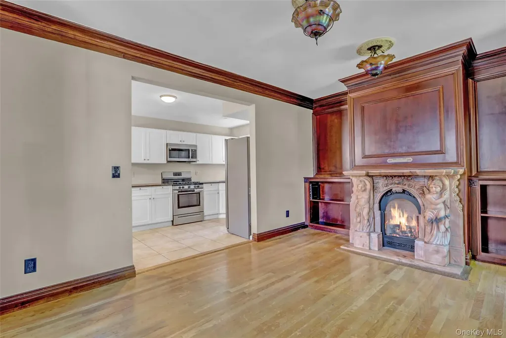 89 Rolling Street Lynbrook NY 11563