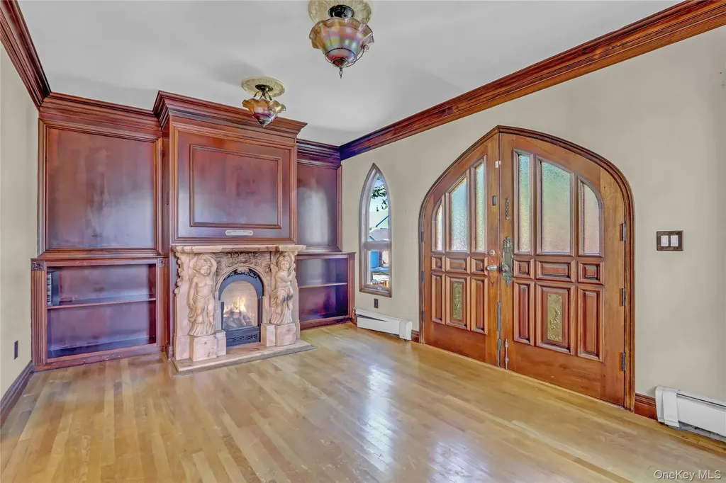 89 Rolling Street Lynbrook NY 11563