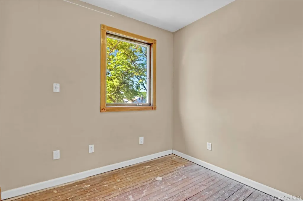 89 Rolling Street Lynbrook NY 11563