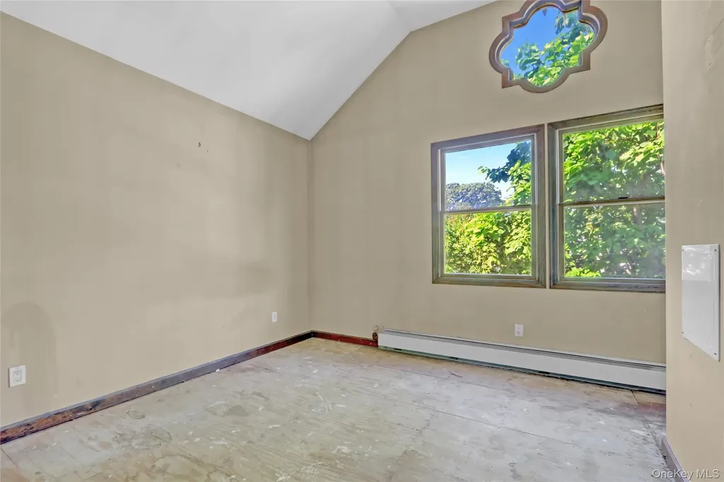 89 Rolling Street Lynbrook NY 11563