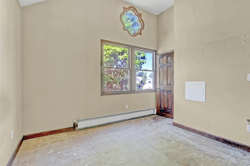 89 Rolling Street Lynbrook NY 11563