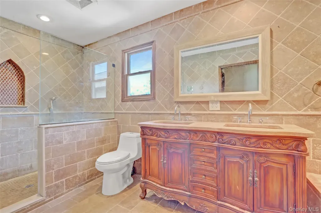 89 Rolling Street Lynbrook NY 11563