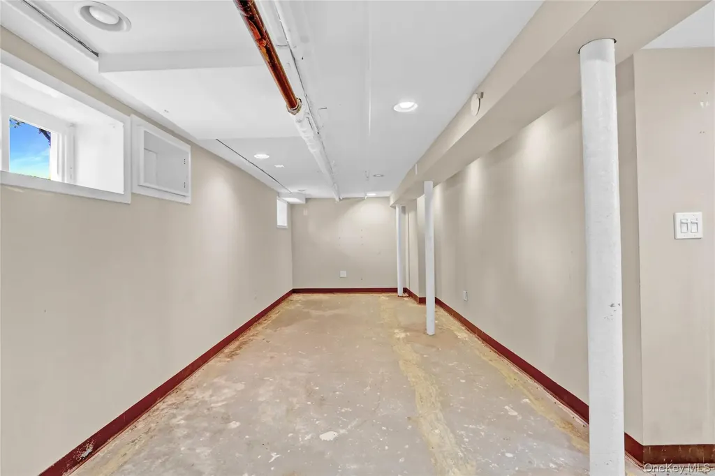 89 Rolling Street Lynbrook NY 11563