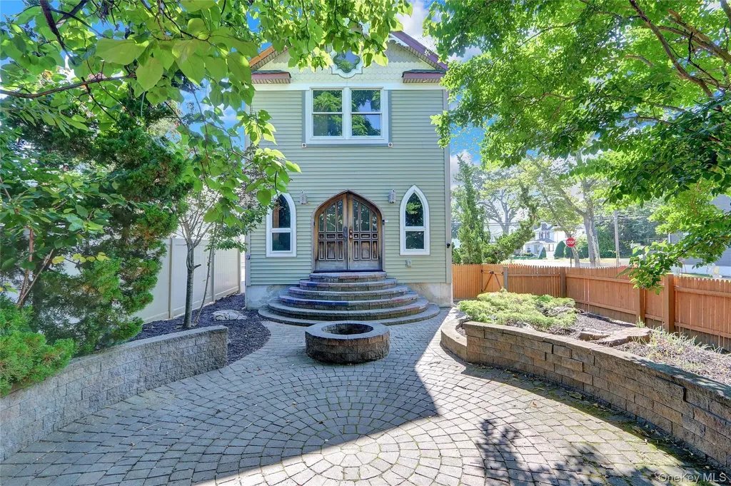 89 Rolling Street Lynbrook NY 11563